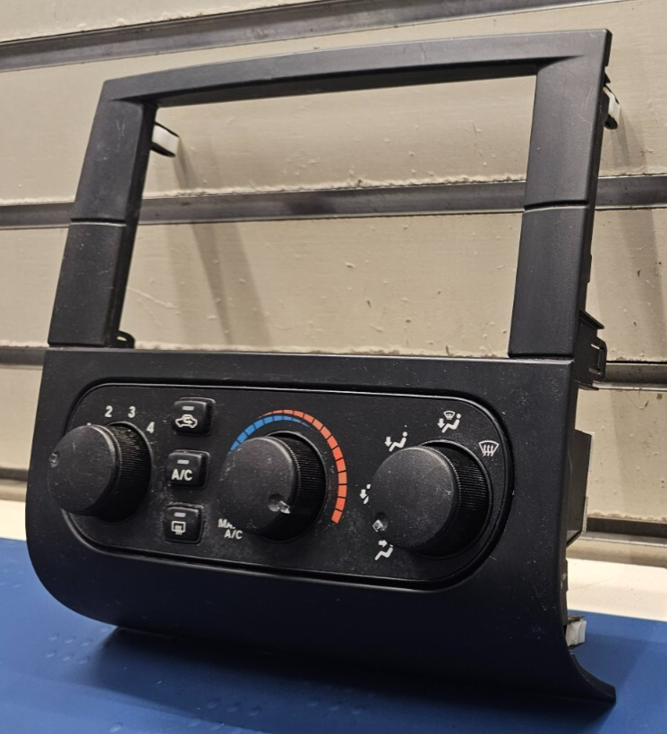 🔥04-08 MITSUBISHI GALANT CENTER DASH FM RADIO STEREO HEATER CLIMATE BEZEL BLACK