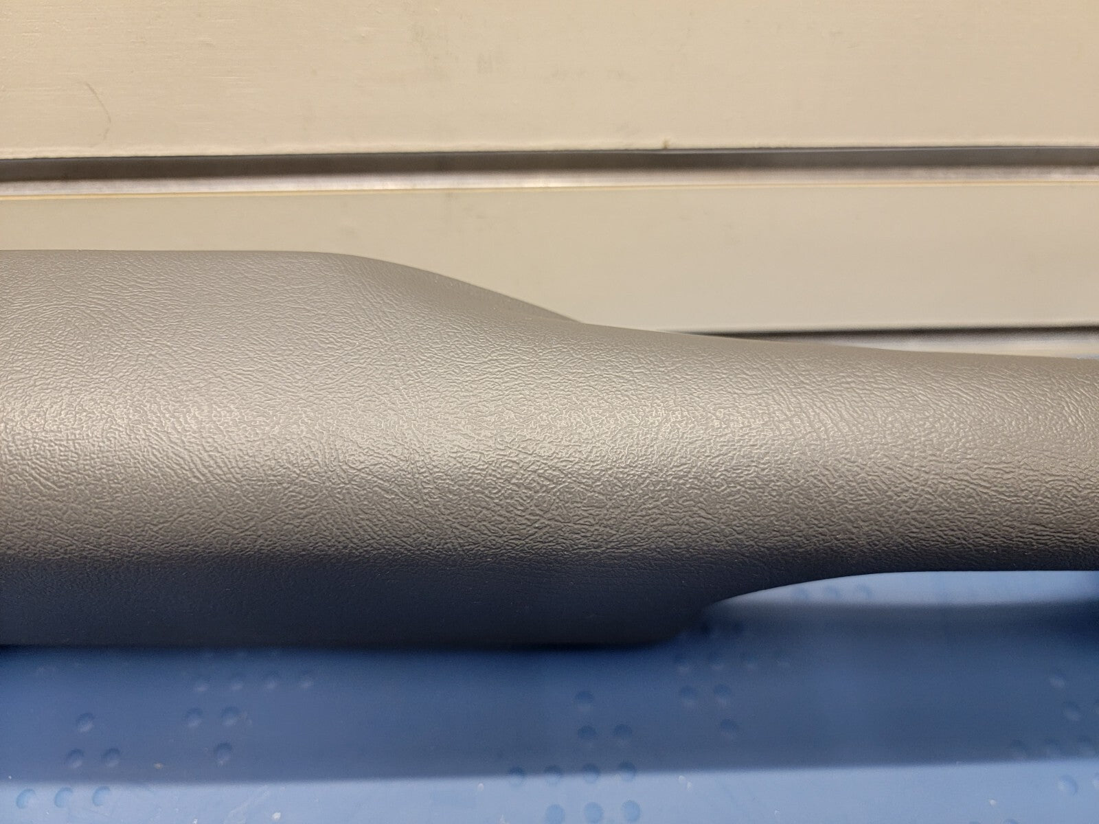 03-06 Silverado SIERRA TAHOE Door Panel ARMREST Front right Handle graphite H2