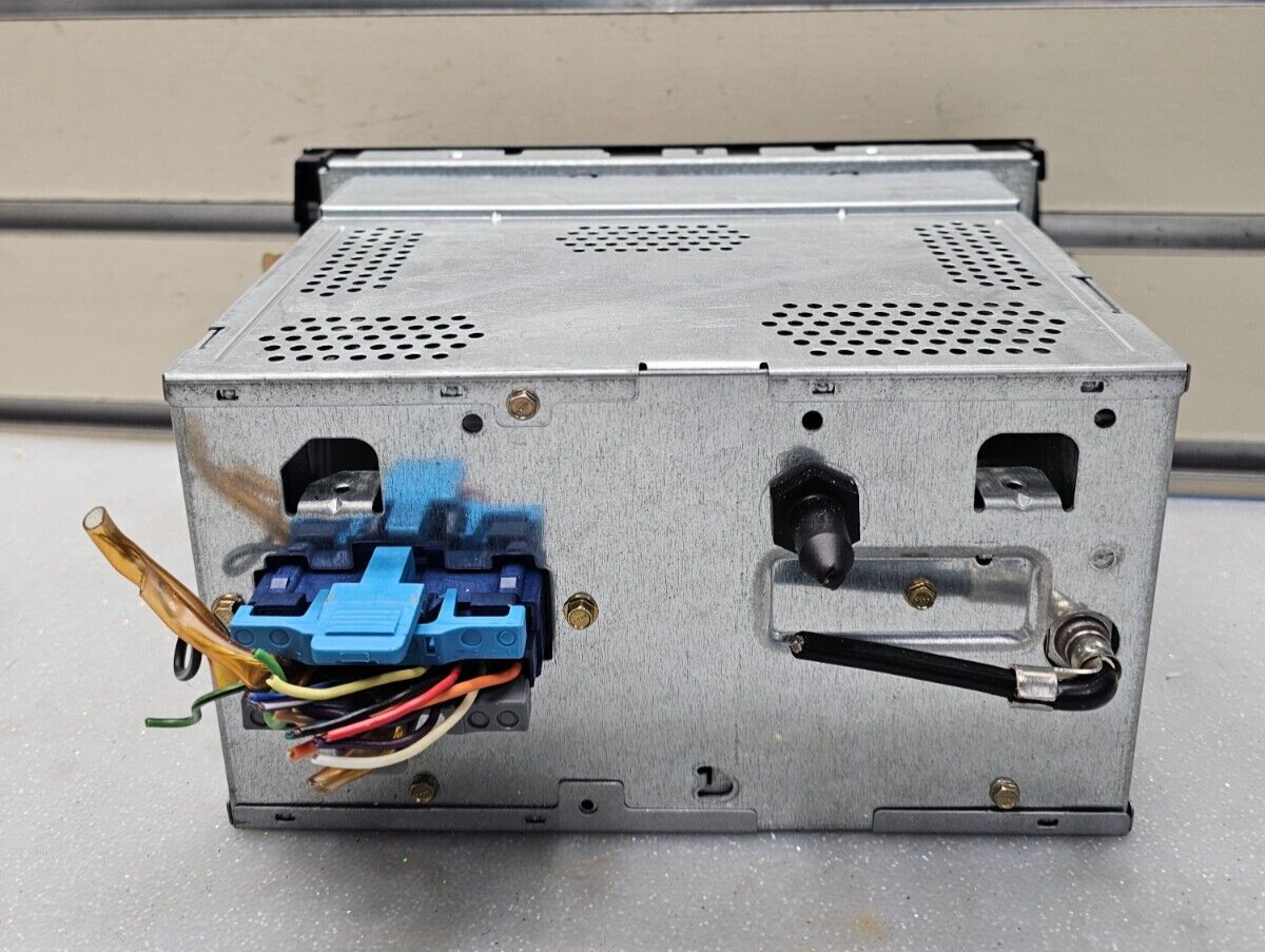 04-05 Cadillac DeVille Seville AM FMCD Dash Radio Receiver Player Stereo Display