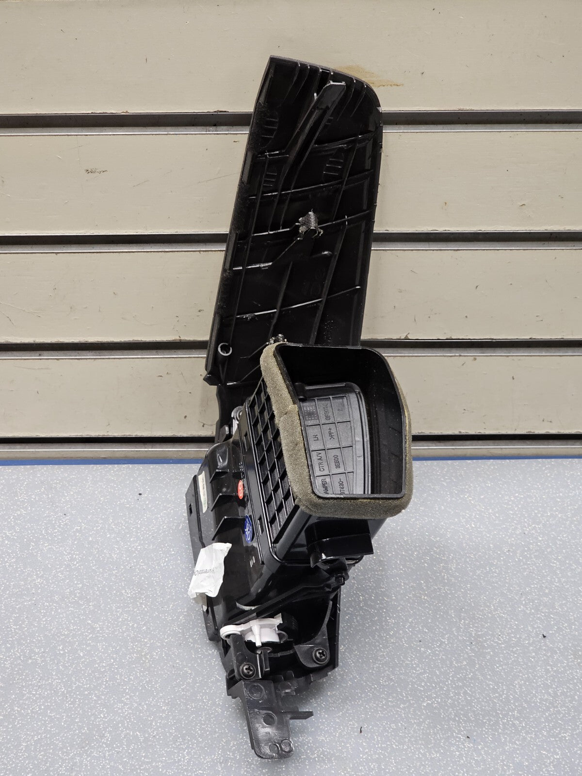 08-09 KIA SORENTO CENTRE DASH LEFT DRIVER AIR VENT HEATER CONDITIONING BLACK OEM