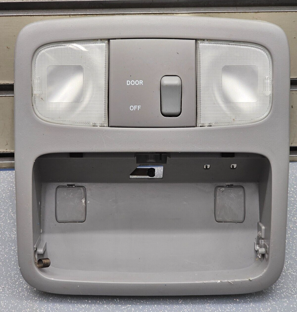 🔥04-07 Toyota Highlander Overhead Console Dome Light Lamp Storage Assembly GRAY