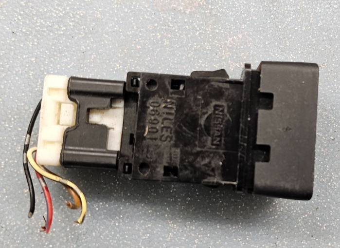 04-15 Armada Titan Hazard Emergency Warning Light Button Control Switch Assembly