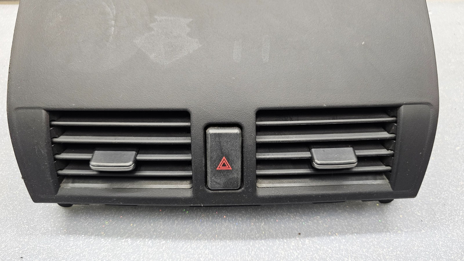 🔥04-08 MAZDA 3 MAZDA3 FRONT CENTER DASH VENT HAZARD BUTTON BEZEL TRIM OEM BLACK