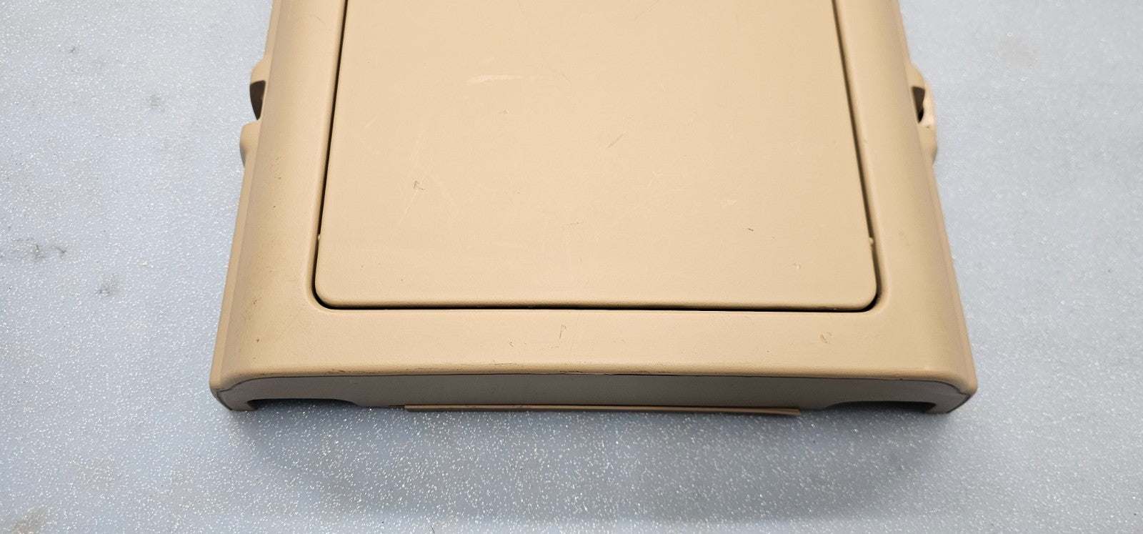 🔥05-09 Venture Uplander Montana Terraza Overhead Console Rail Compartment Tan