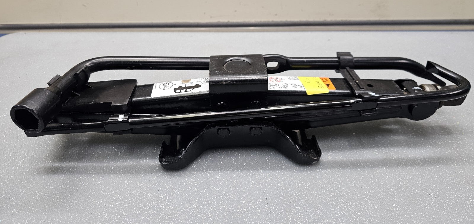 01-12 Ford Escape Mariner Tribute Emergency Scissor Jack Lug Spare Tire Kit/FE