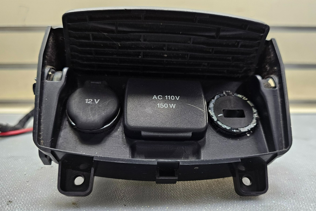 🔥 13-18 LINCOLN MKT REAR POWER OUTLET BLACK OEM