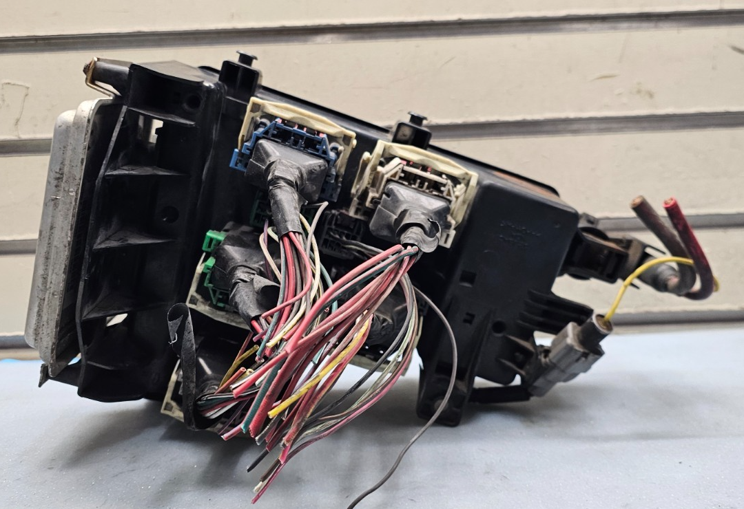 🔥02-05 Dodge Ram Engine TIPM Fuse Box Junction Body Control Distribution Module
