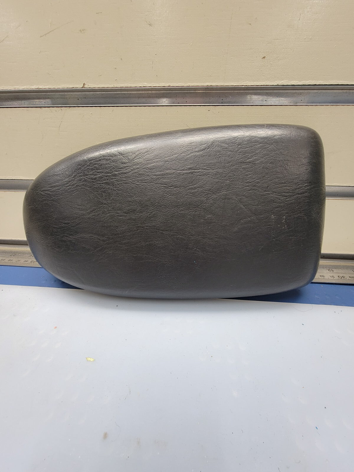 🔥2000-2007 FORD FOCUS CENTER CONSOLE LID ARM RESTER LID TBLACK