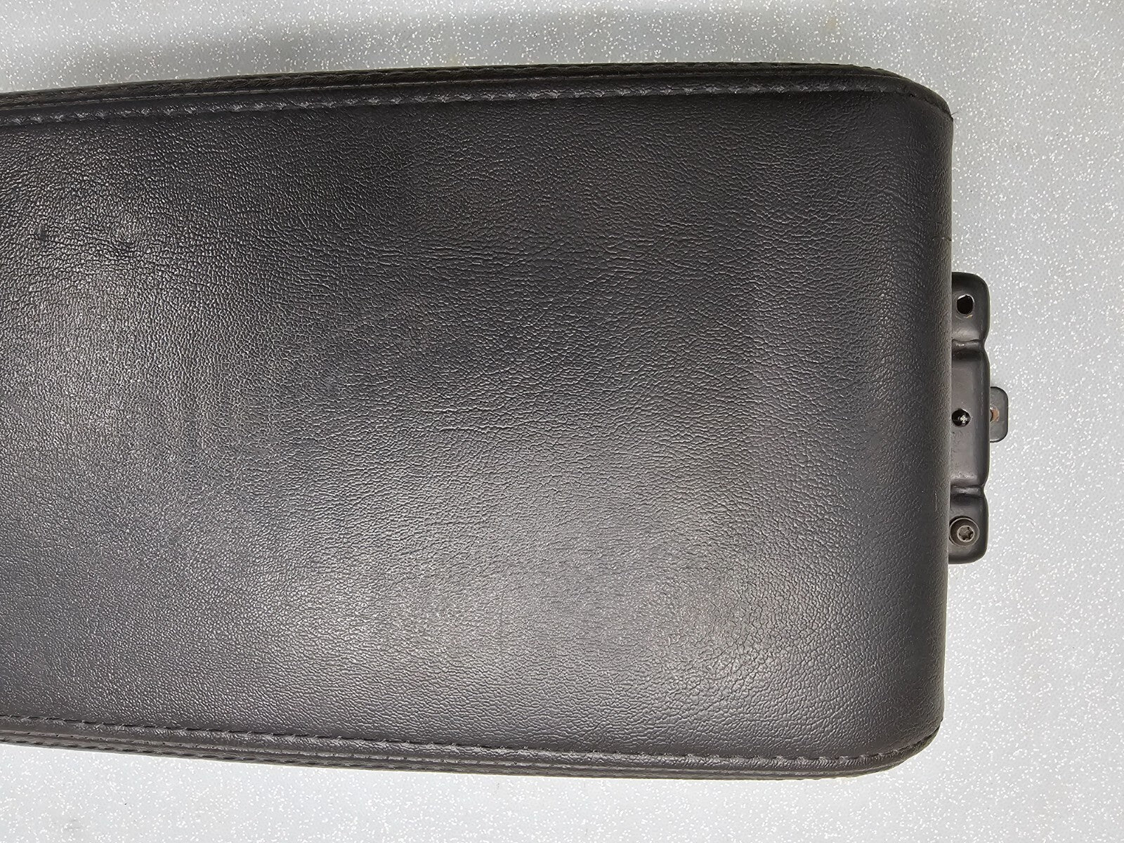 🔥08-12 Chevy Malibu CENTER CONSOLE LID ARMREST ASSEMBLY STORAGE COVER BLACK OEM