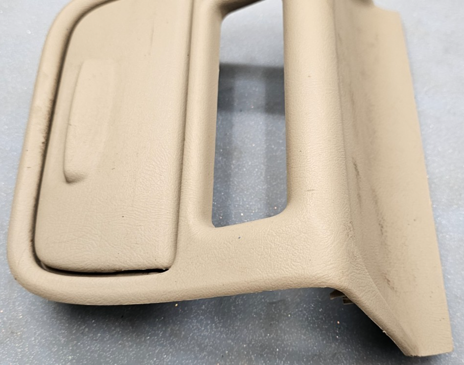 🔥99-02 SILVERADO TAHOE SIERRA CENTER CONSOLE FRONT LOWER BEZEL STORAGE TAN