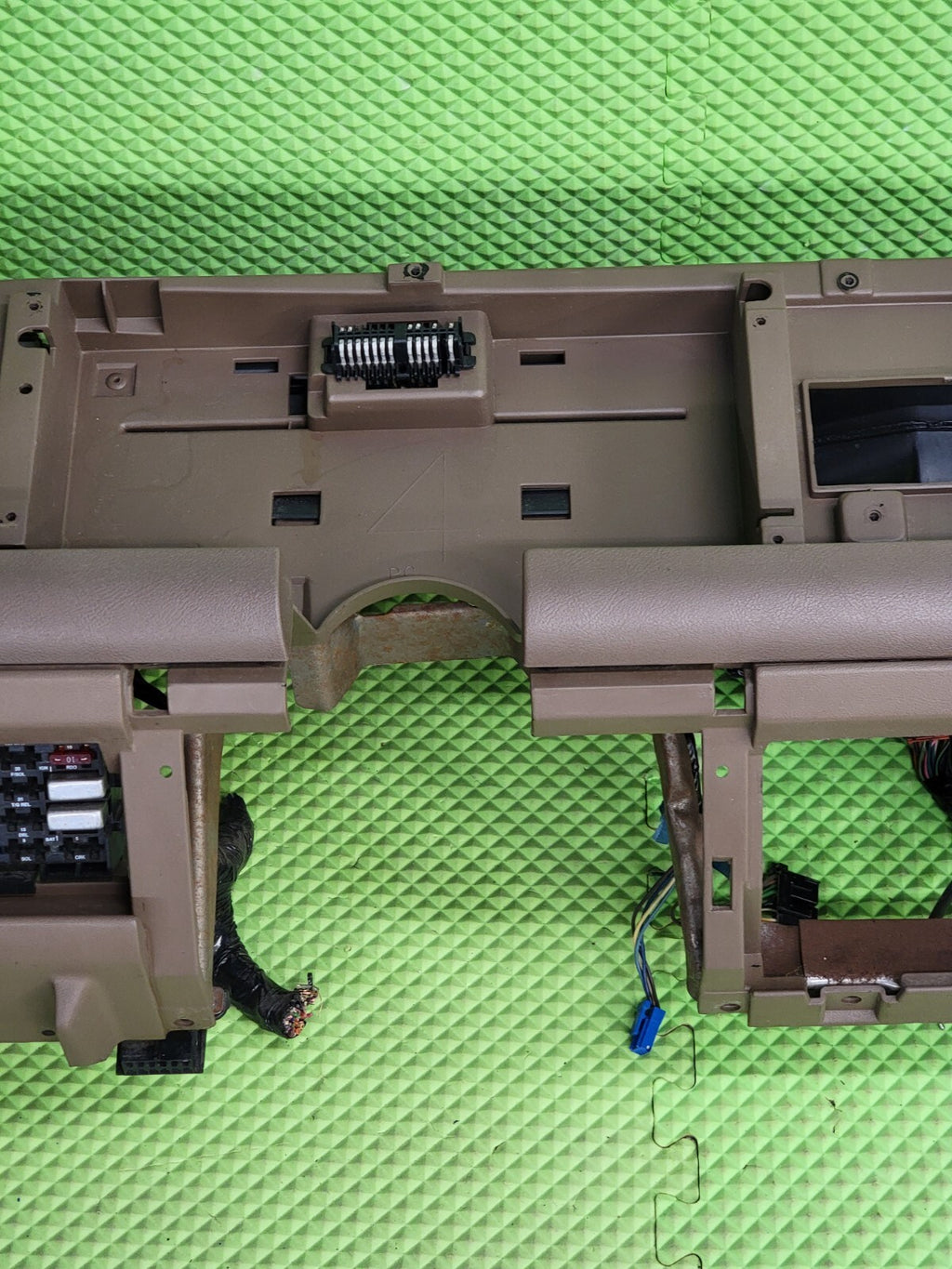 🔥1988-1994 CHEVY GMC C/K SUBURBAN BLAZER Dashboard DASH CORE Mount TAN DB1