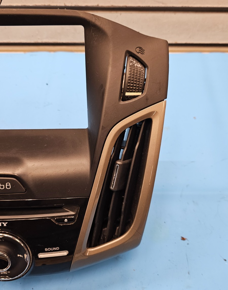 🔥15-17 Ford Focus SE Dash Trim Panel Radio Player Climate Control Bezel Black