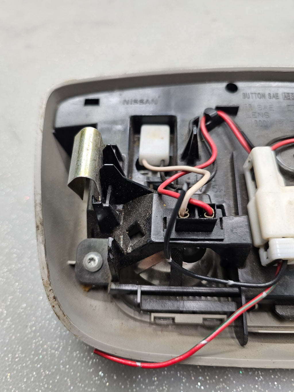 🔥02-04 Nissan Xterra Frontier OVERHEAD MAP DOME INTERIOR LIGHT GREY OEM