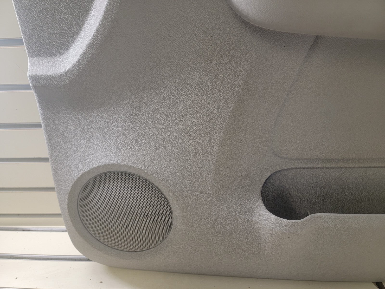 07-09 Chevy Tahoe Suburban Yukon Front Door Trim Panel Right PASSENGER Gray D15