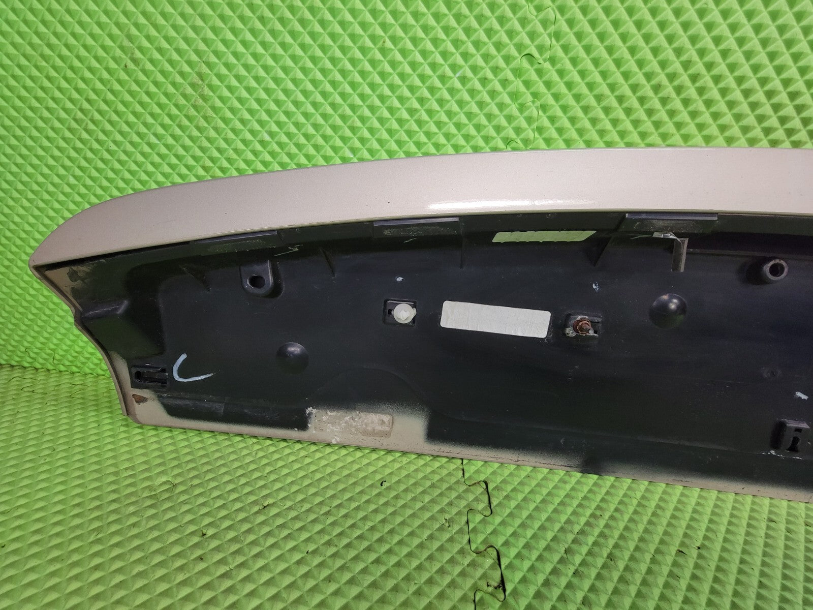 11-20 Dodge Grand Caravan Rear Upper Hatch Spoiler Wing Mount Break Light SILVER