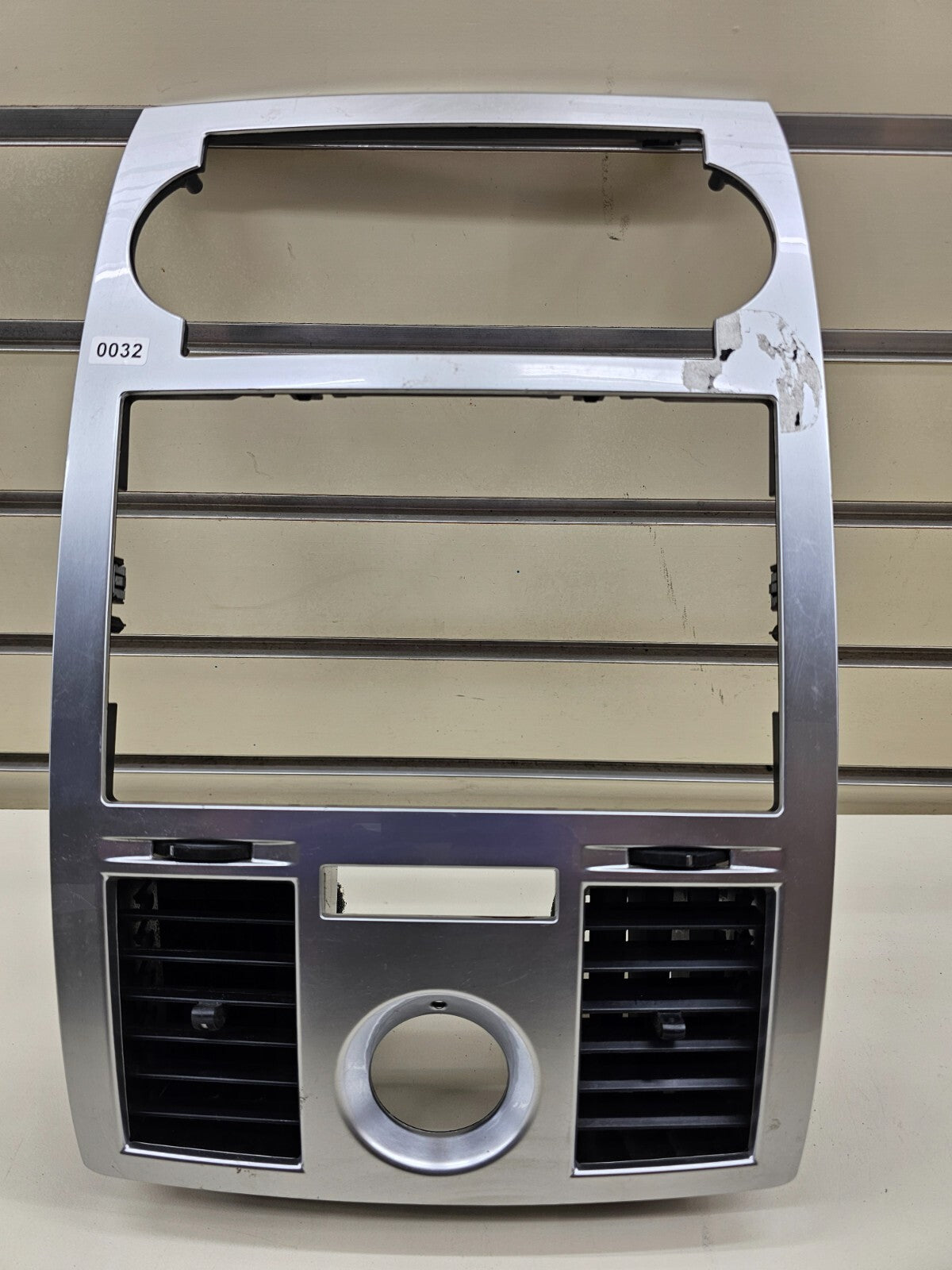 🔥05-07 CHRYSLER 300 CENTER DASH RADIO BEZEL CENTER TRIM PANEL SILVER OEM B16