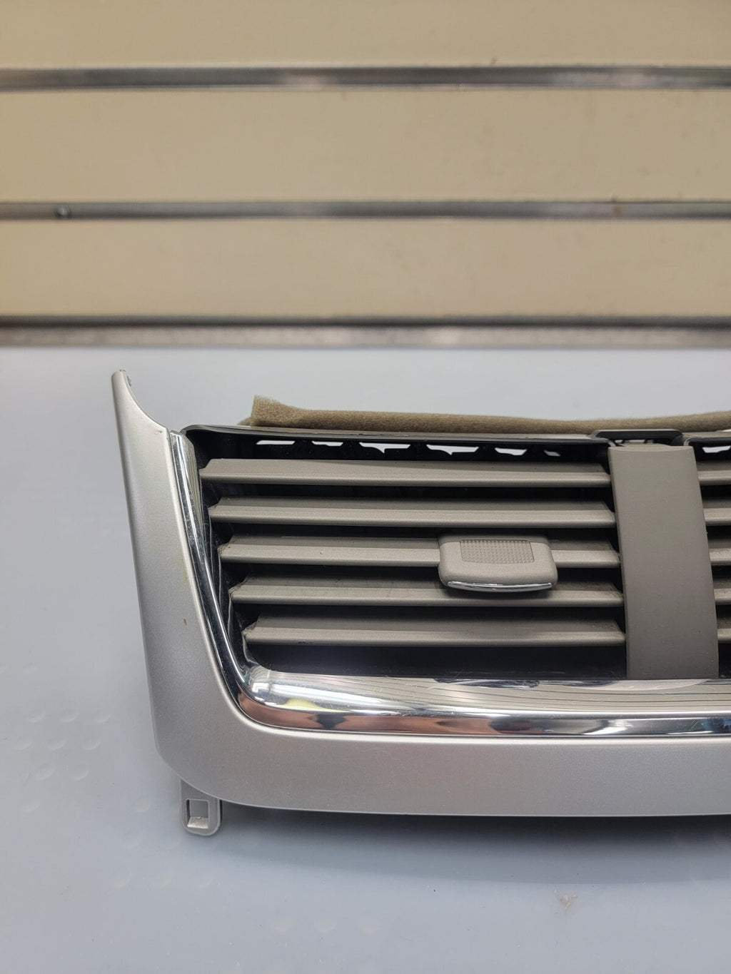 08-12 Chevy MALIBU Dash A/C Heater AIR VENT Front Center Bezel Trim Silver VT46