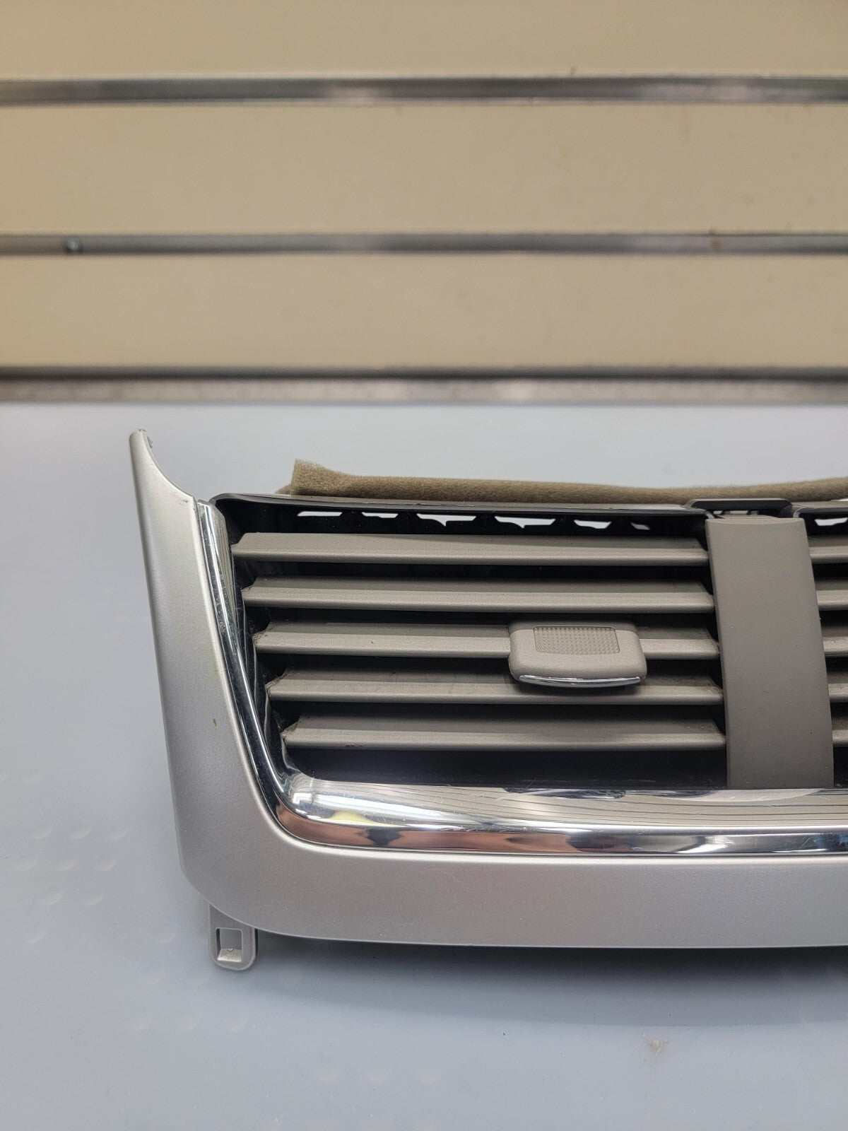 08-12 Chevy MALIBU Dash A/C Heater AIR VENT Front Center Bezel Trim Silver VT46