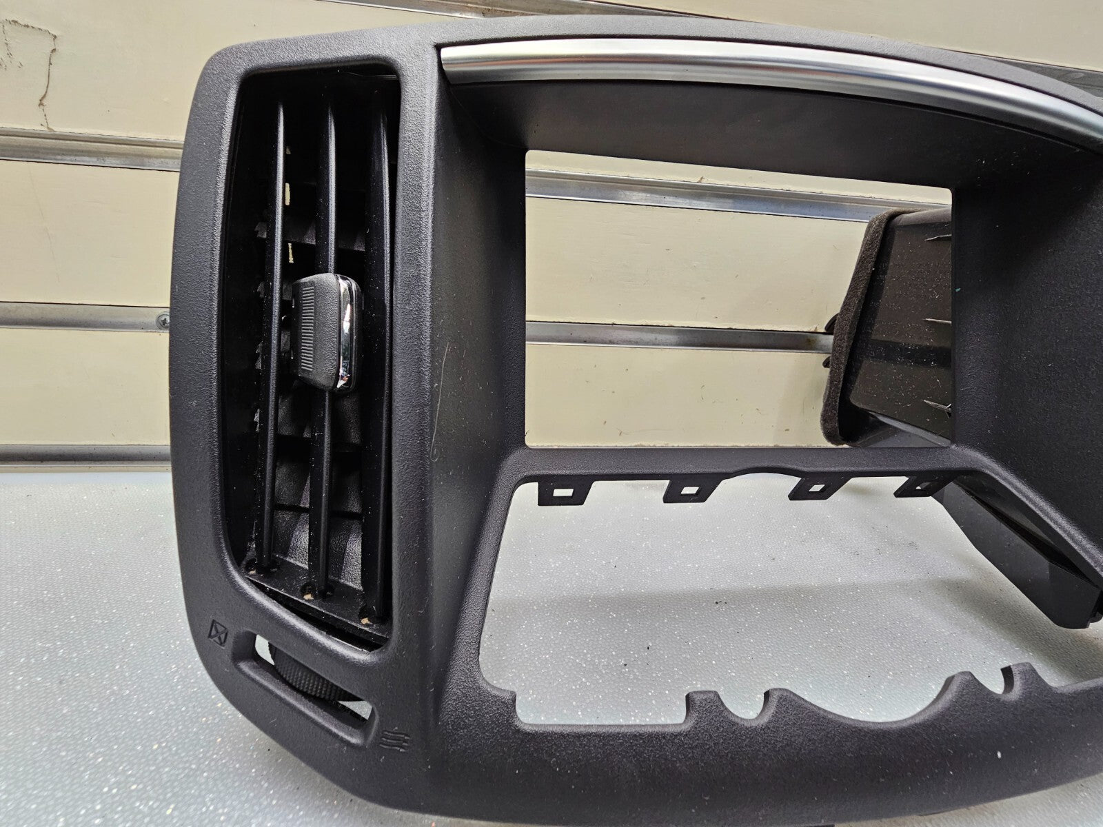 08-13 Infiniti G37 Center Dash Air Vent Navigation Radio Switch Bezel Trim Black