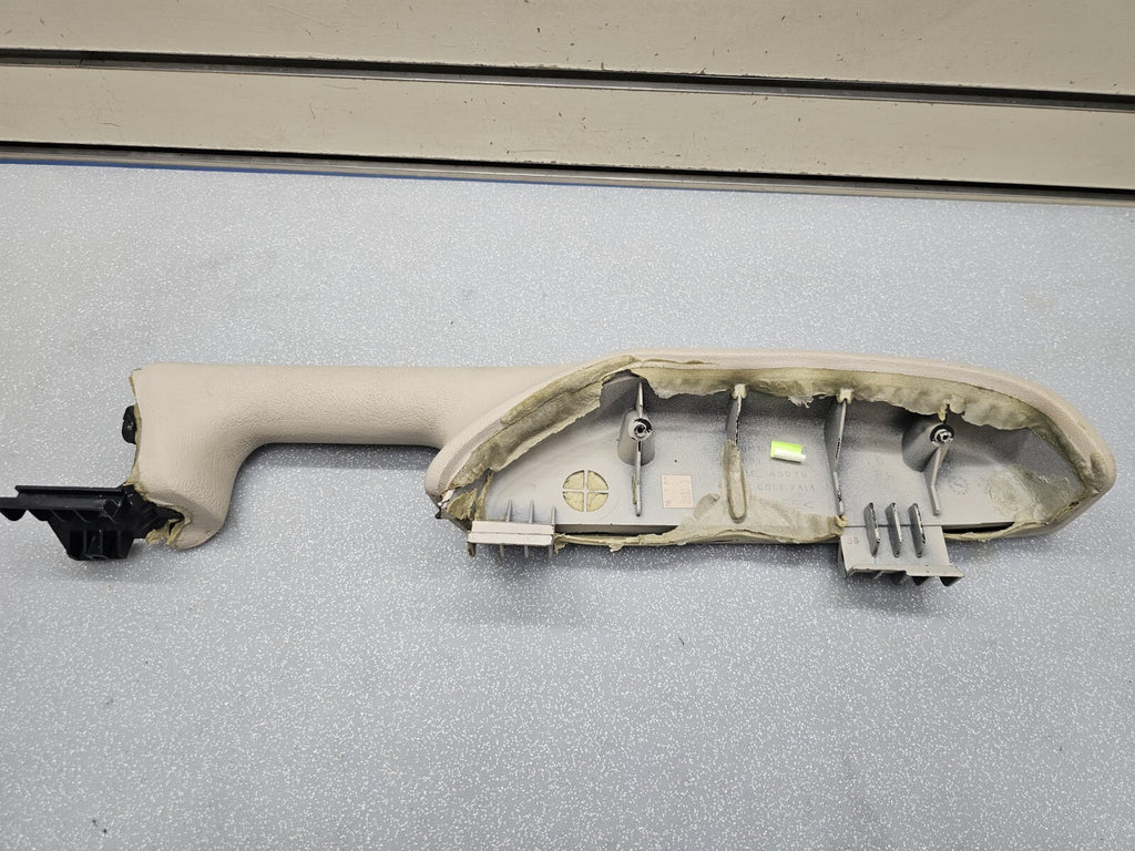 99-02 Chevrolet GMC Silverado Tahoe Front Right Door Armrest Handle Light Tan H1