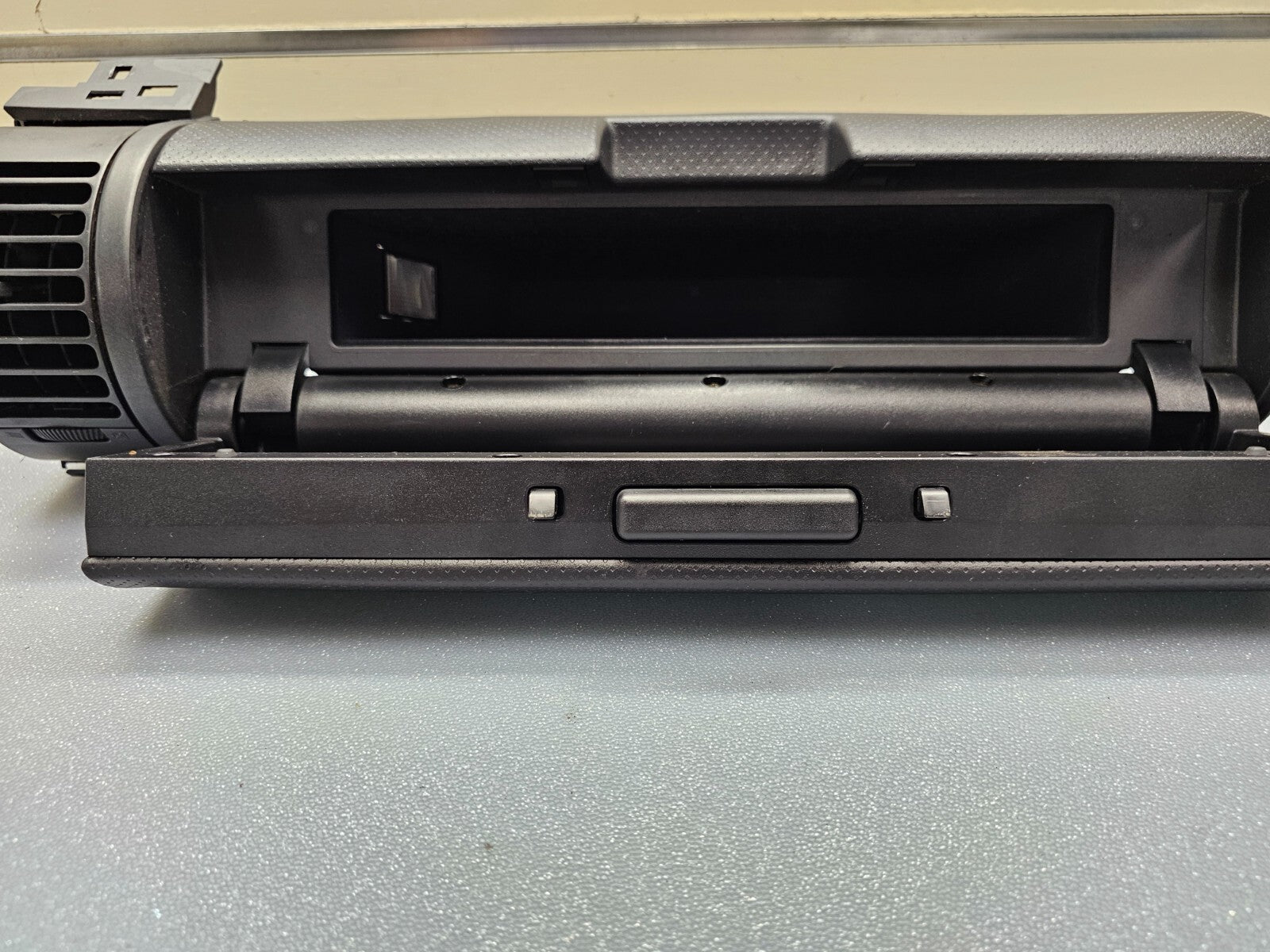 🔥03-07 Infiniti G35 Coupe Dash Upper Glove Box Storage Compartment Cover Black