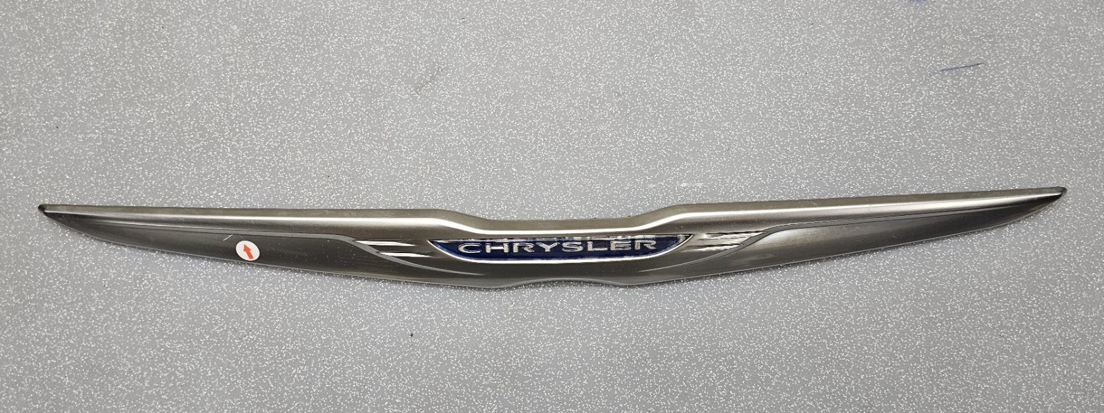 11-14 CHRYSLER 200 REAR TRUNK DECK DOOR EMBLEM BADGE LID NAMEPLATE LOGO MOLDING