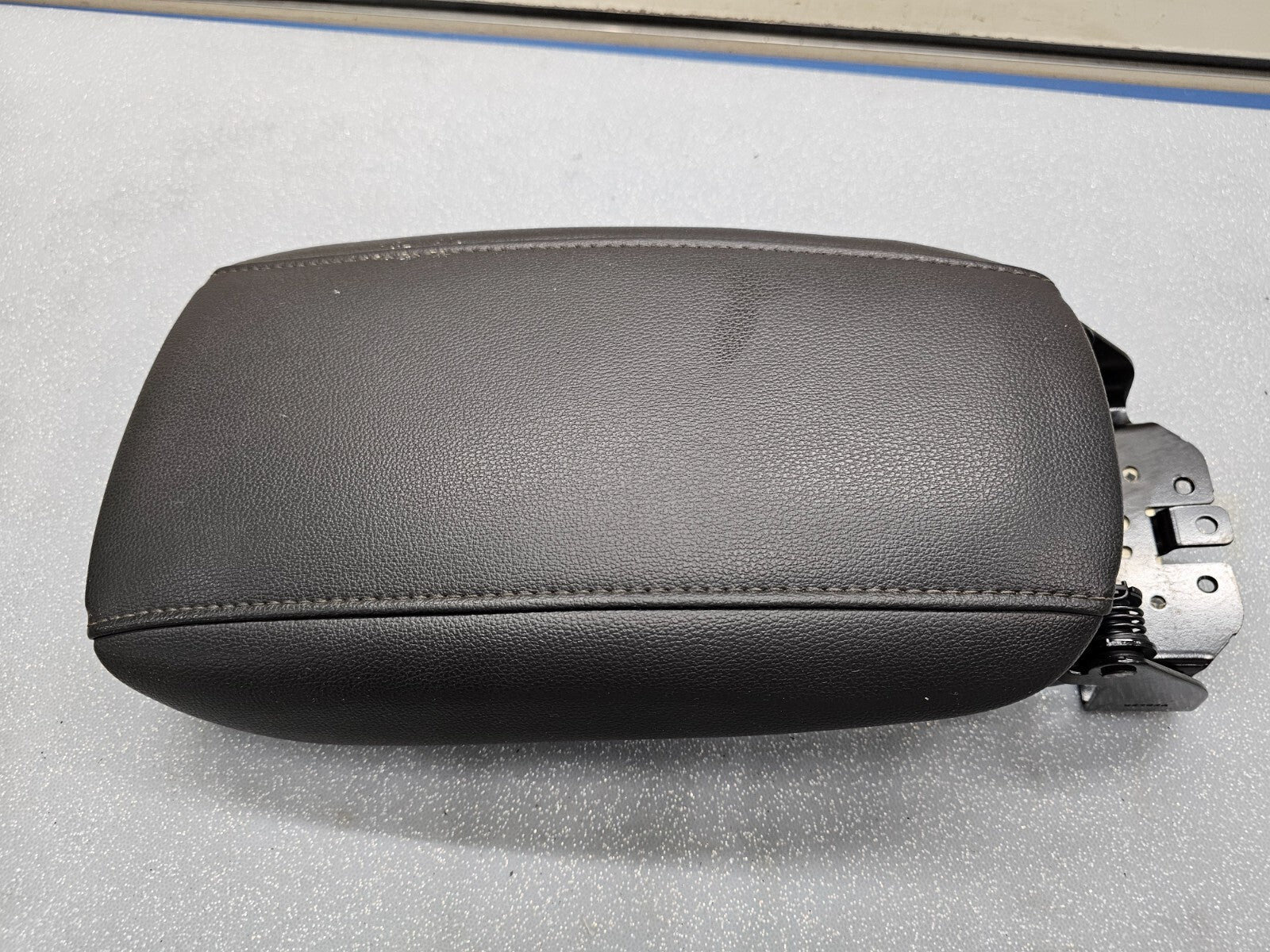 🔥13-16 Ford Fusion Front Center Console Lid Armrest Leather Cover Top Pad Black