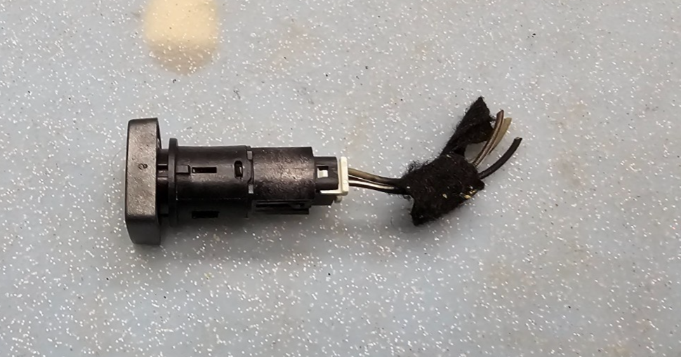 🔥07-11 Buick Lucerne Center Console Electronic Traction Control Switch Button