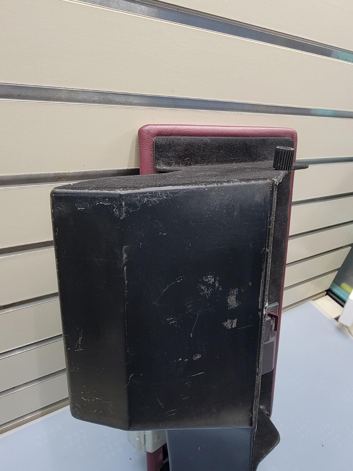 🔥1995-1997 Ford Crown Victoria Glove Box Burgundy w/ Hinge OEM 64269