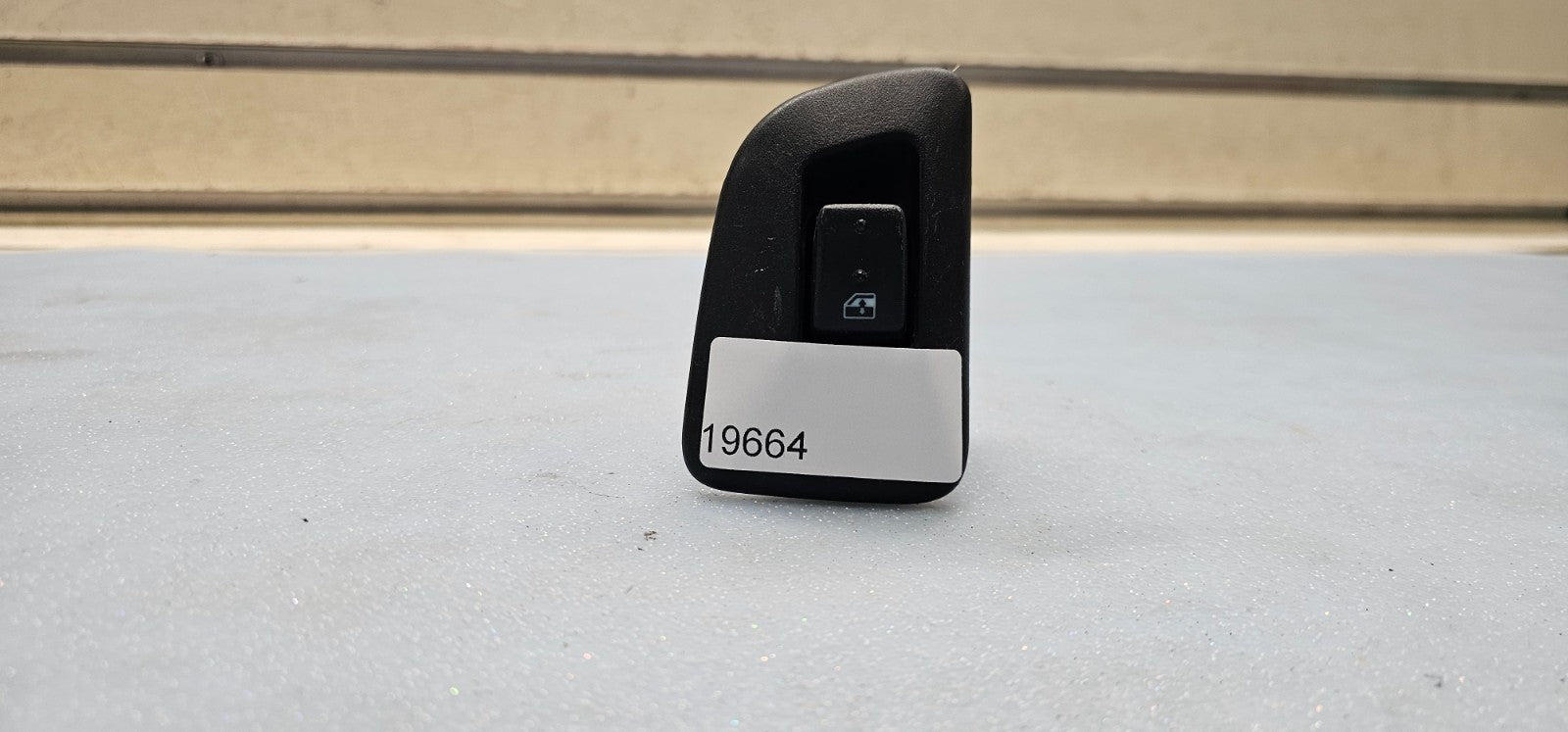 03-06 Silverado Tahoe Suburban Yukon Sierra Right Rear Window Door Switch Black