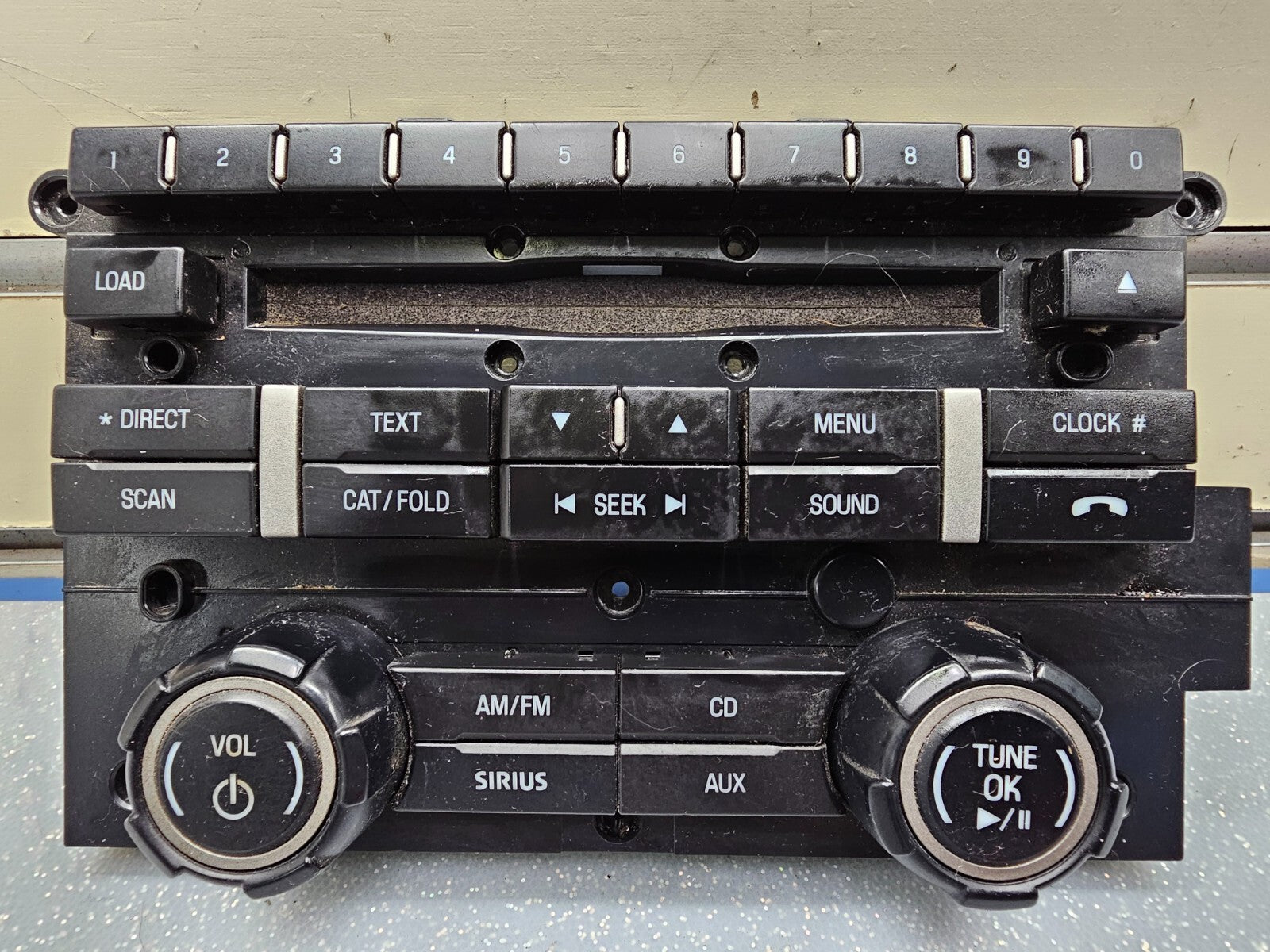 09-12 Ford F150 Center Dash AM/FM CD AUX Radio Stereo Faceplate Trim Panel Black