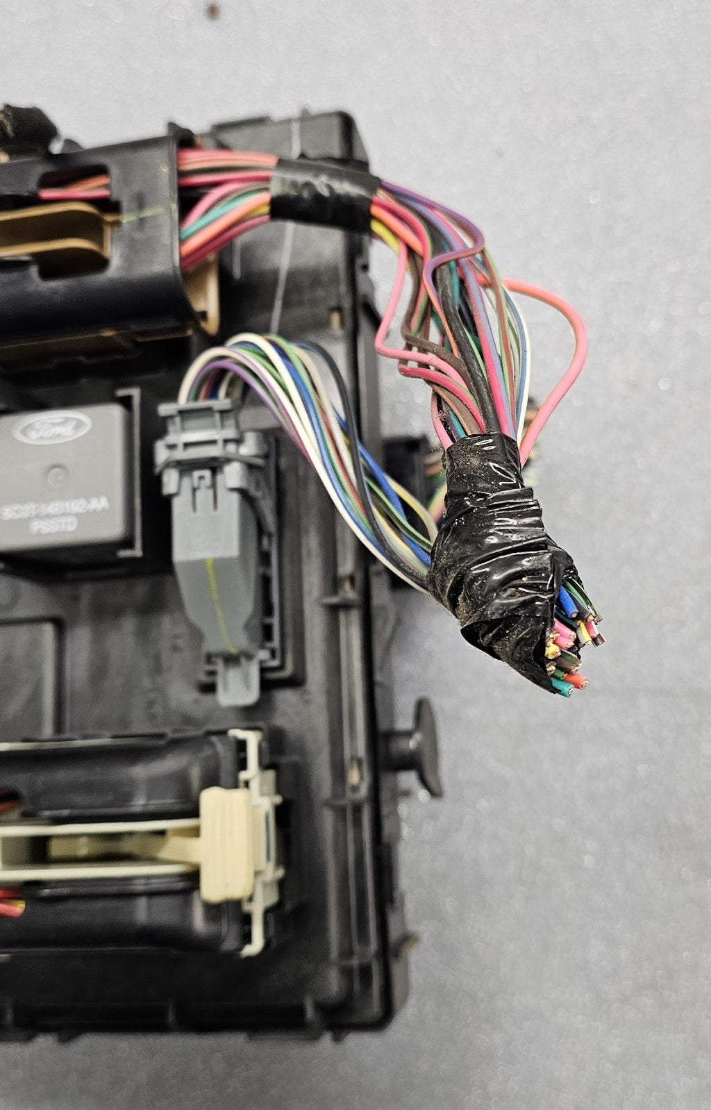 🔥05-07 Ford Escape Interior Relay Fuse Box Cabin