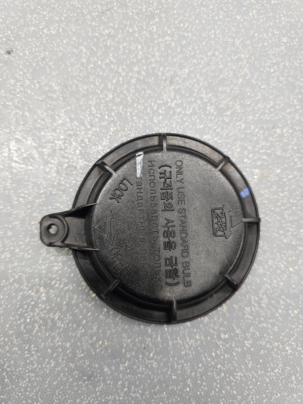 11-14 CHRYSLER 200 HEADLIGHT HOUSING REAR BULB DUST COVER ACCESS CAP ASSEMBLY