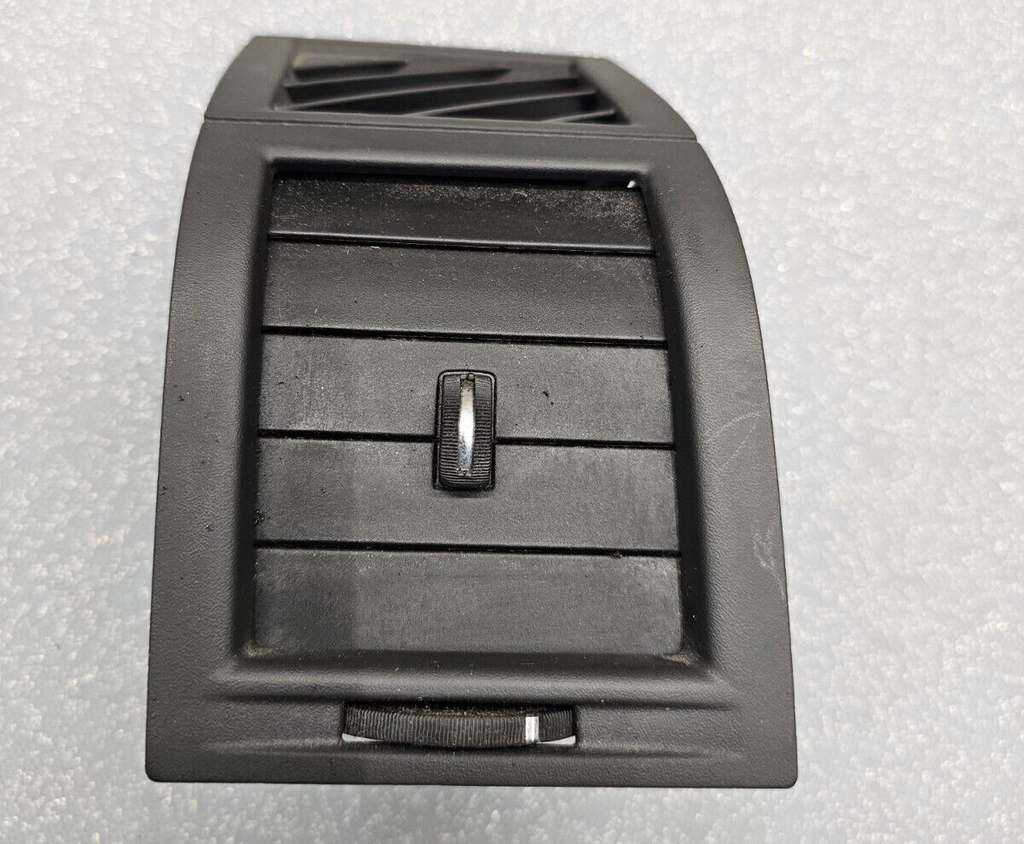 2005-2010 Chrysler 300 300C Dash A/C Heater Air Vet Front RIGHT BLACK VT42