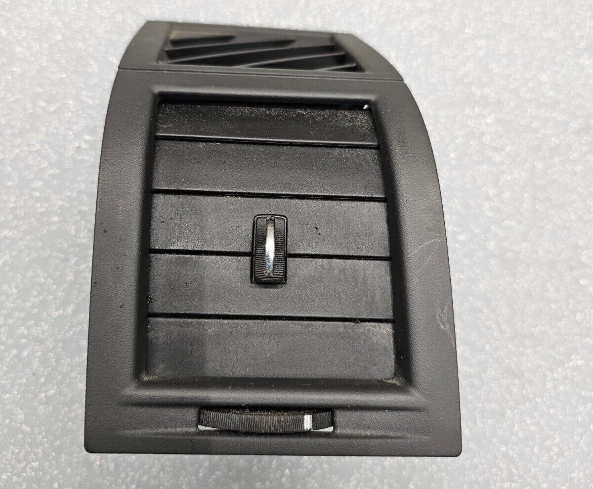2005-2010 Chrysler 300 300C Dash A/C Heater Air Vet Front RIGHT BLACK VT42