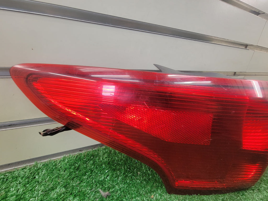 🔥15-18 Ford Focus Sedan Outer Tail Light Left Driver LH Assembly Chrome OEM