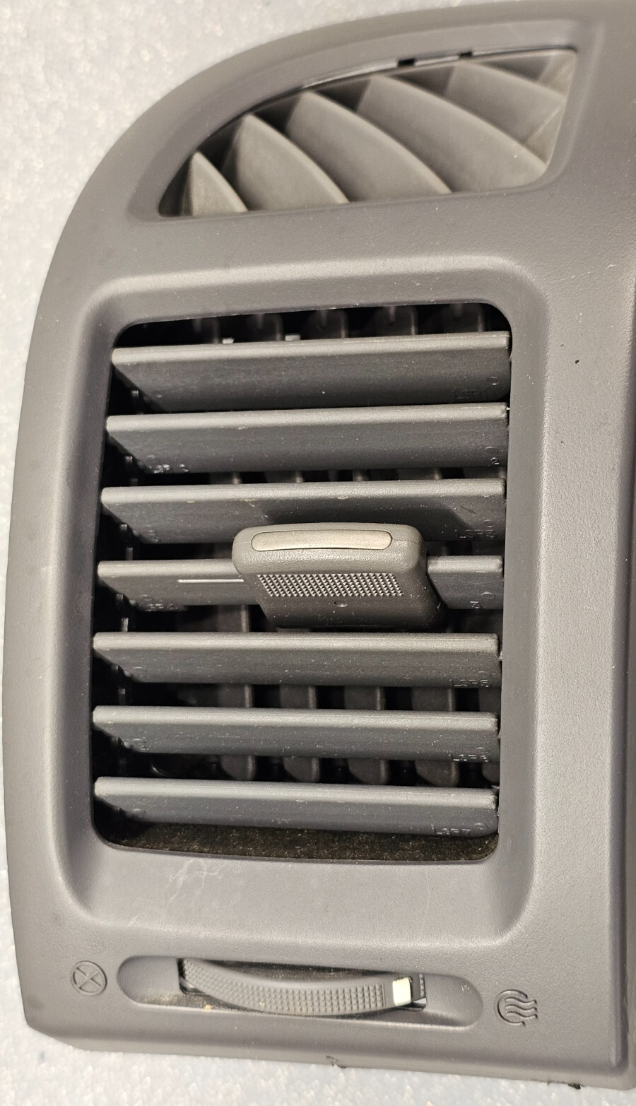 🔥06-12 Kia Sedona Dash Right Passenger AC A/C Air Vent Heater Panel Silver