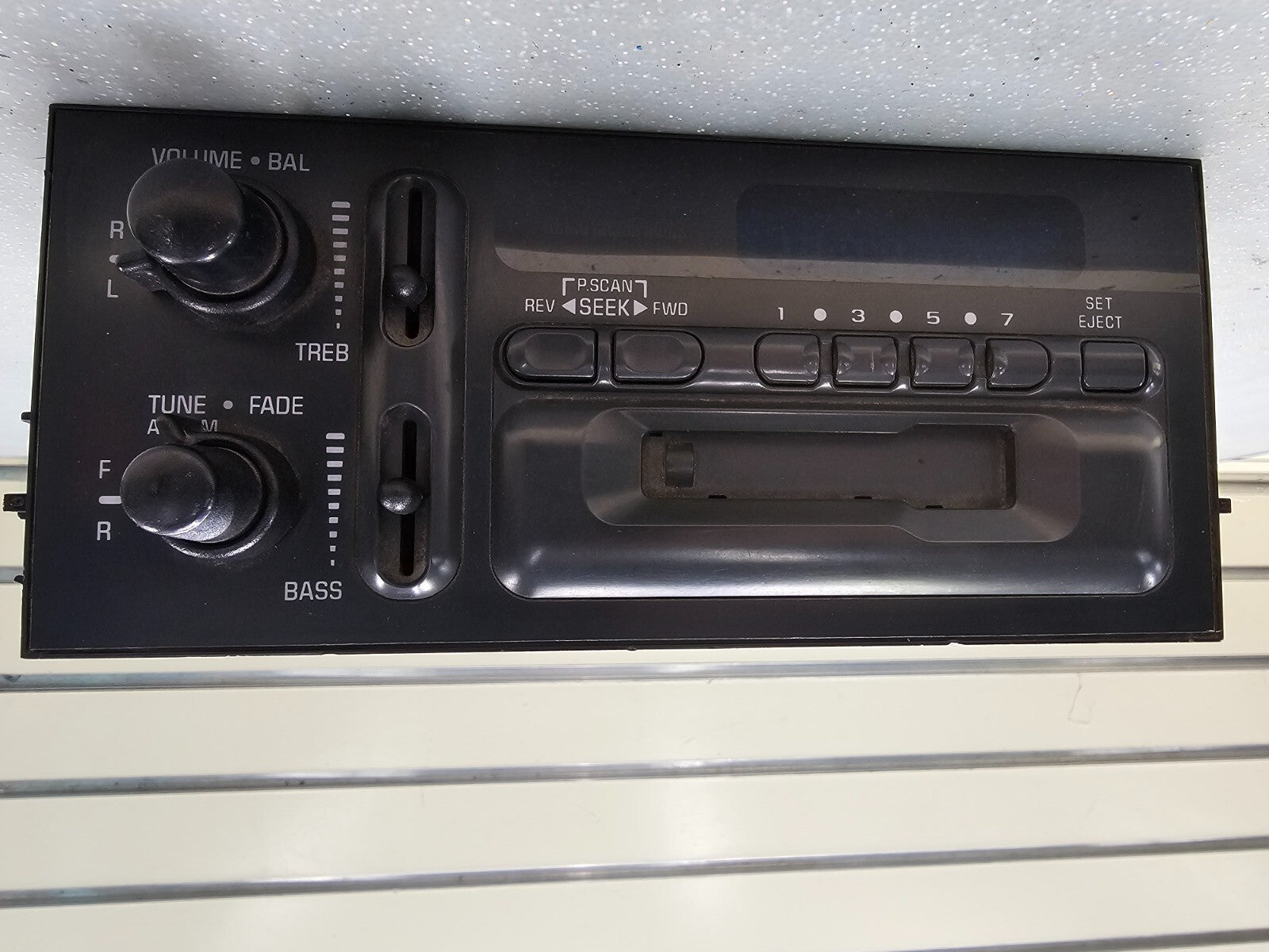 🔥82-87 Chevy Delco AM/FM radio, fits Malibu, Cutlass, Monte Carlo, PN: 16194545