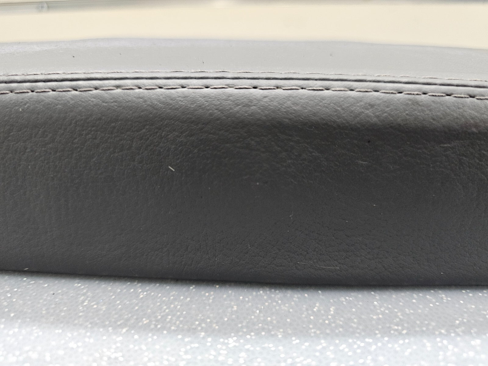 04-08 Acura TSX Center Console Lid Arm Rest Top Pad Cover Assembly Leather Black