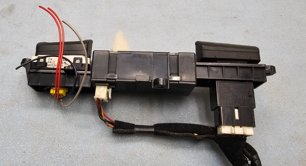 🔥06-10 Kia Sportage Hazard Switch Control Dash Digital Clock Display Time Black