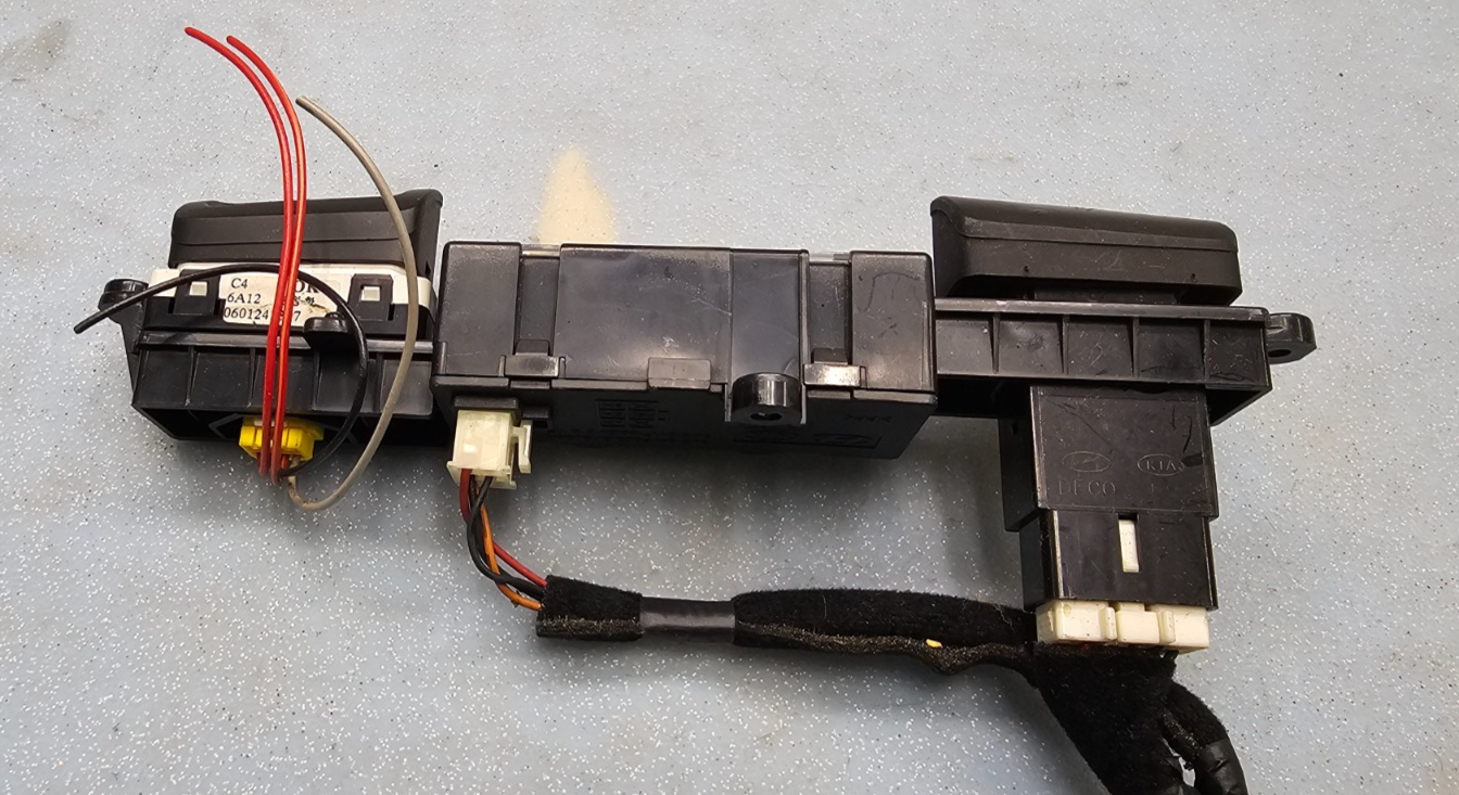 🔥06-10 Kia Sportage Hazard Switch Control Dash Digital Clock Display Time Black