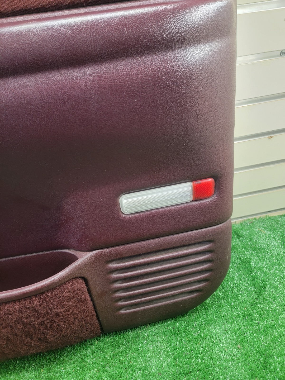 🔥95-99 Chevy GMC Silverado C/K DOOR PANEL Front Passenger Right RED OEM D2