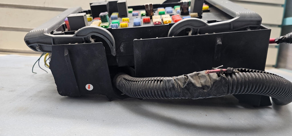 🔥10-13 Chevy Silverado GMC Sierra Fuse Box Relay Junction Power Module Unit OEM