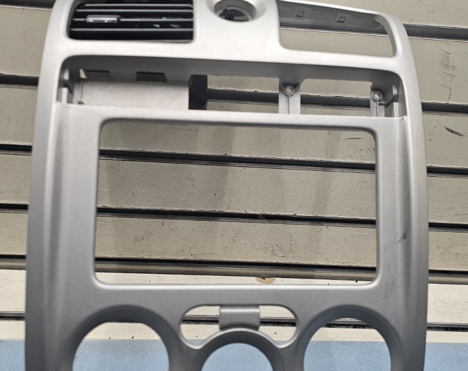 🔥2004-2012 CHEVY COLORADO GMC CANYON CENTER DASH RADIO VENT BEZEL SILVER