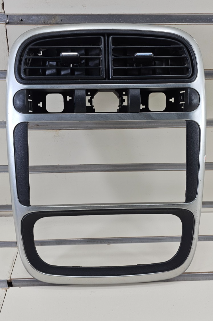 🔥01-05 Saturn L100 L200 L300 Radio Vent Center Bezel Dash Trim Silver/Black OEM