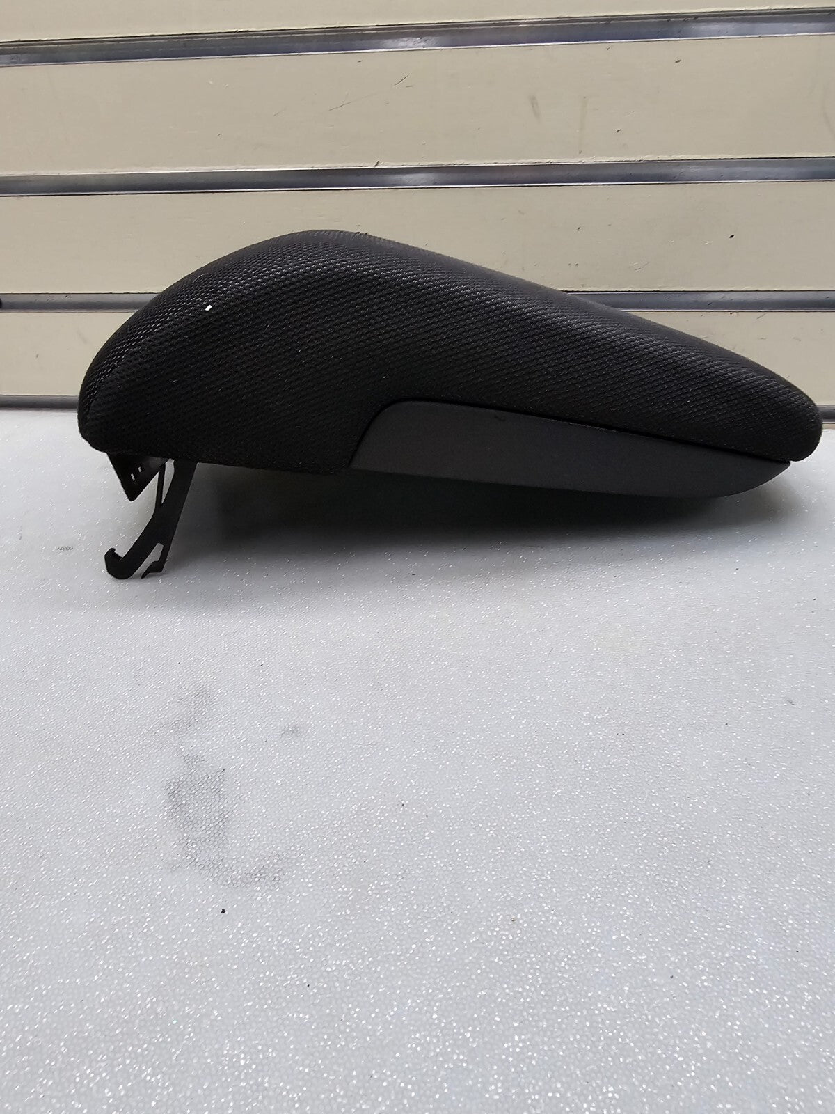 🔥03-06 Mitsubishi Outlander Center Console Arm Rest Lid Cover Cloth Black OEM