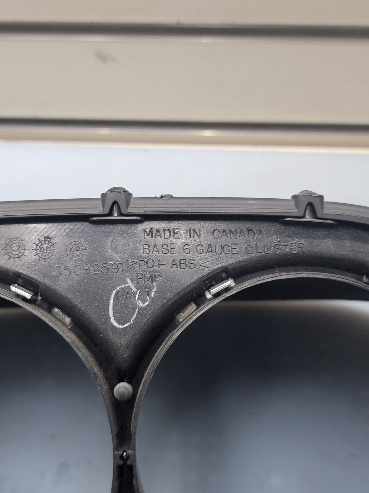 07-13 CHEVY SILVERADO DASH SPEEDOMETER INSTRUMENT GAUGE CLUSTER BEZEL TRIM B C21
