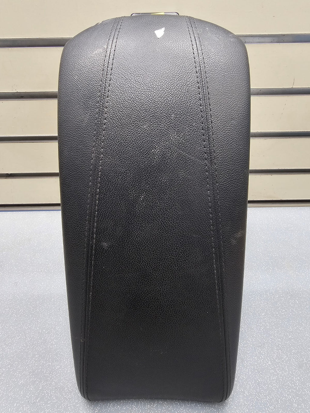 🔥11-14 HYUNDAI SONATA FRONT CENTER CONSOLE ARM REST LID COVER TOP PAD Black OEM