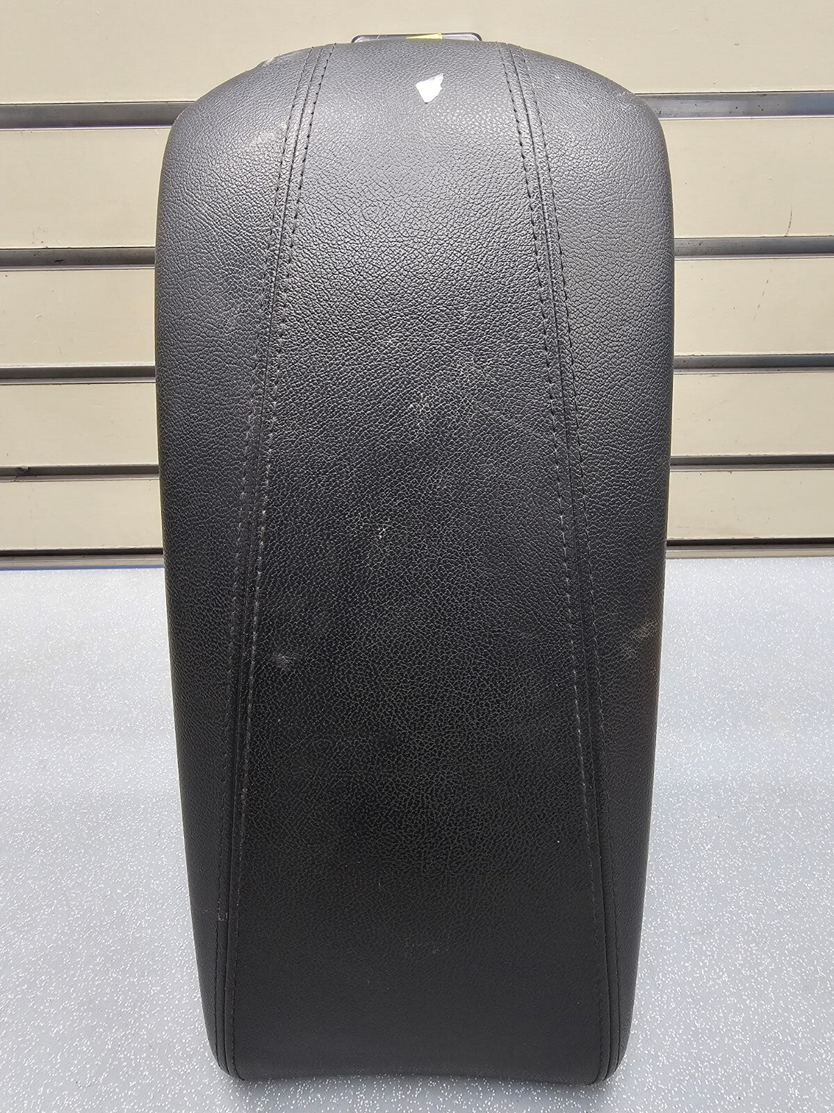 🔥11-14 HYUNDAI SONATA FRONT CENTER CONSOLE ARM REST LID COVER TOP PAD Black OEM