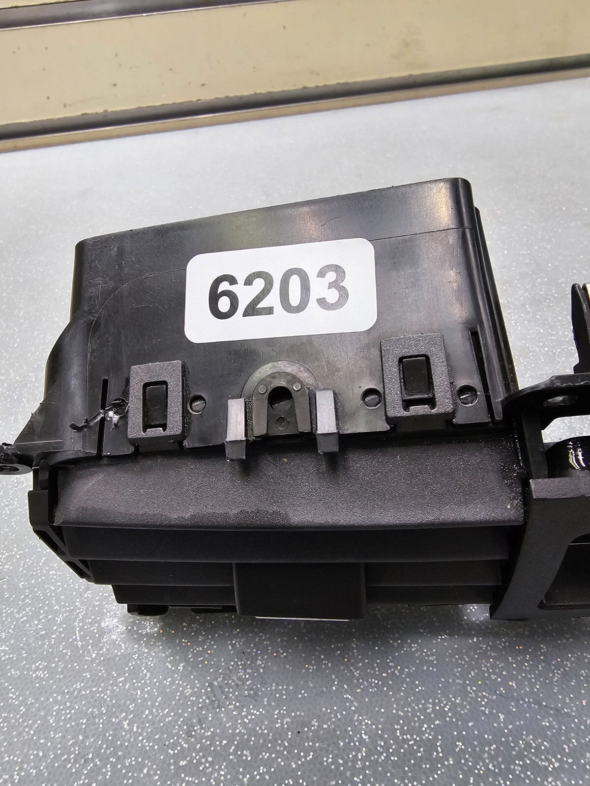 🔥05-06 Chevrolet Equinox Pontiac Torrent Front Dash Hazard AC Air Vent Grill